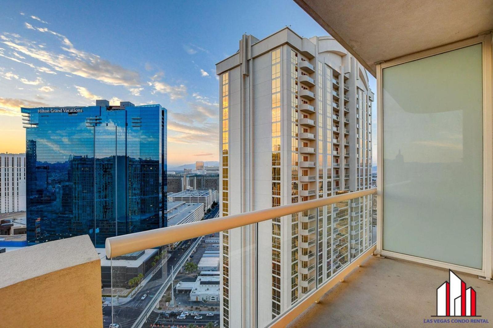 Mgm Signature-30-705 F1 Track & Strip View Balcony Las Vegas Exterior foto